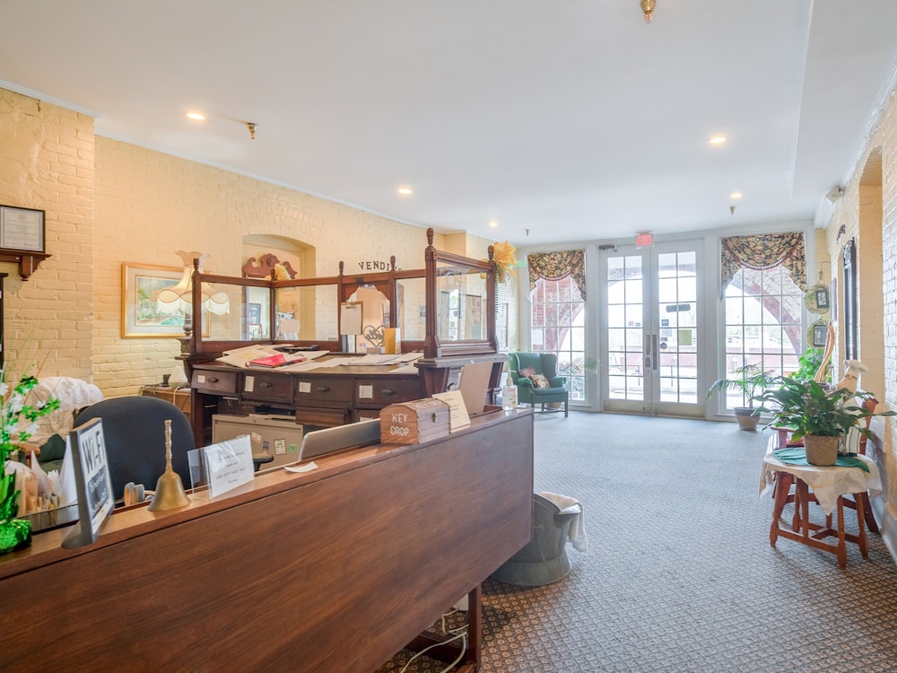 The Belmont Inn - photo 41