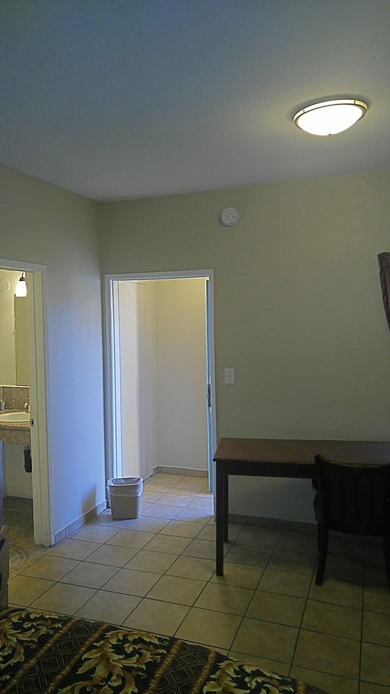 Ec Motel - photo 23