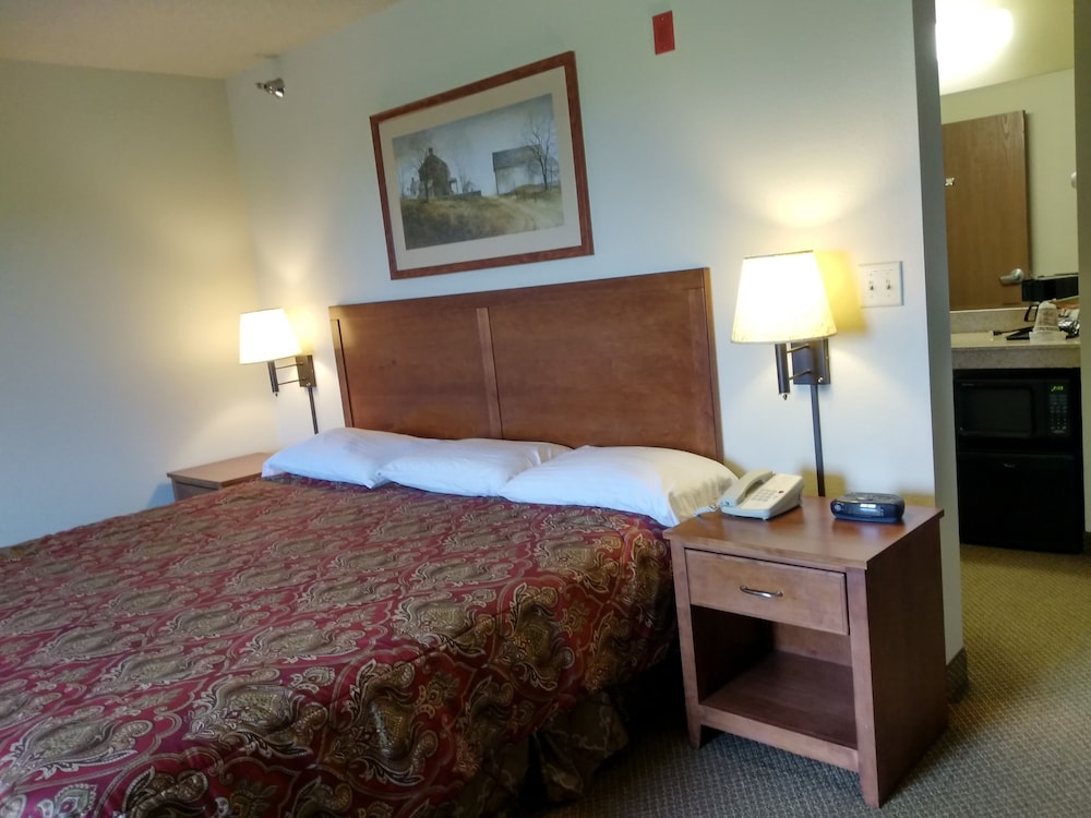 Madelia Hotel & Suites - photo 16