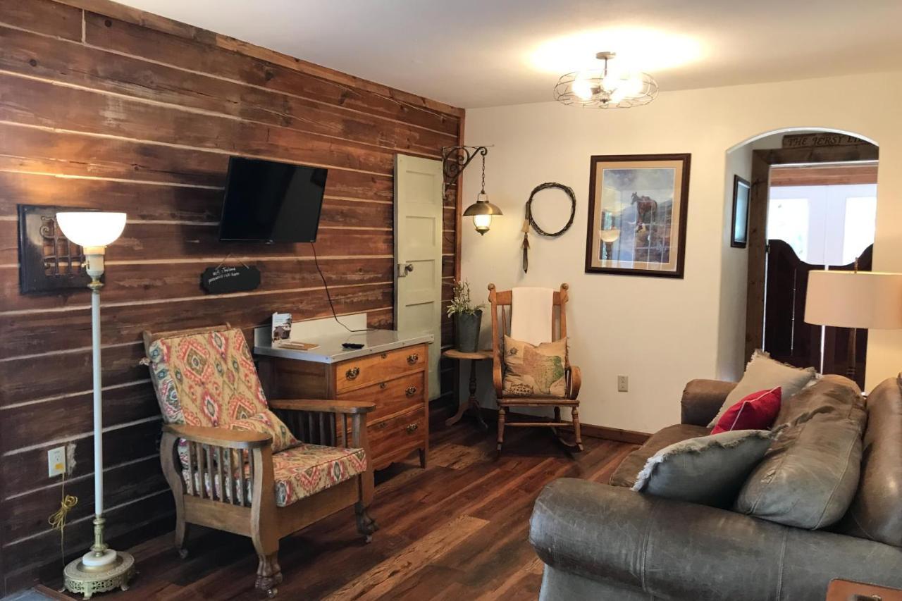 Trail's End - carbon neutral hotel in North Bend