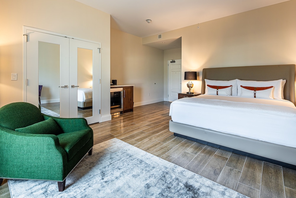 The Riding Academy Hotel - photo 4