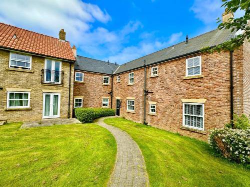 Casa Crusoe Part of the The Bay Filey Holiday Village with pool gym and direct beach access pub restaurant tennis and meadows walks — 4-Star Luxury Hotel in Scarborough, United Kingdom