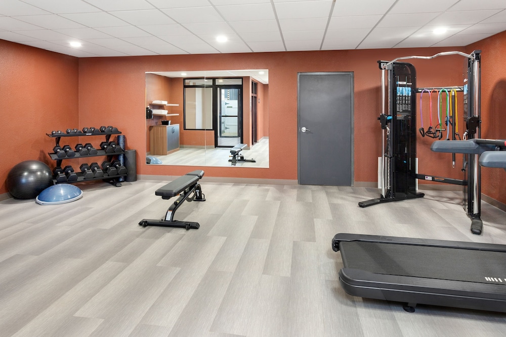 Candlewood Suites Columbus North - photo 34