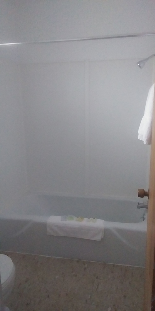 Capri Motel - photo 47