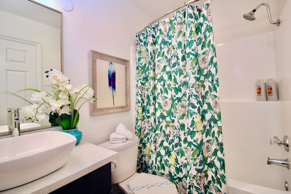 La Westwood Deluxe Suites - photo 21