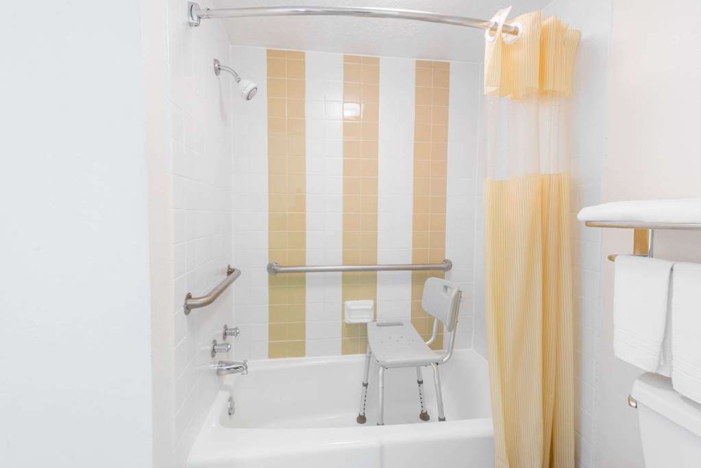 Days Inn by Wyndham Amherst - photo 9