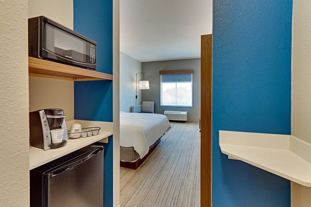 Holiday Inn Express Hotel & Suites Weatherford by IHG - photo 9