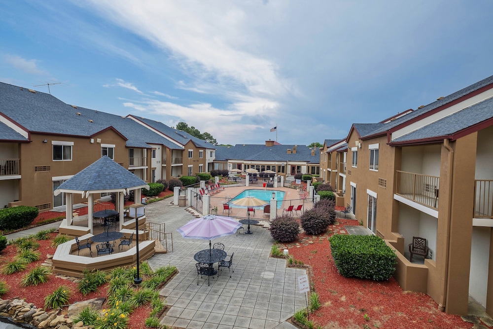Red Roof Inn PLUS & Suites Knoxville West Cedar Bluff - photo 30