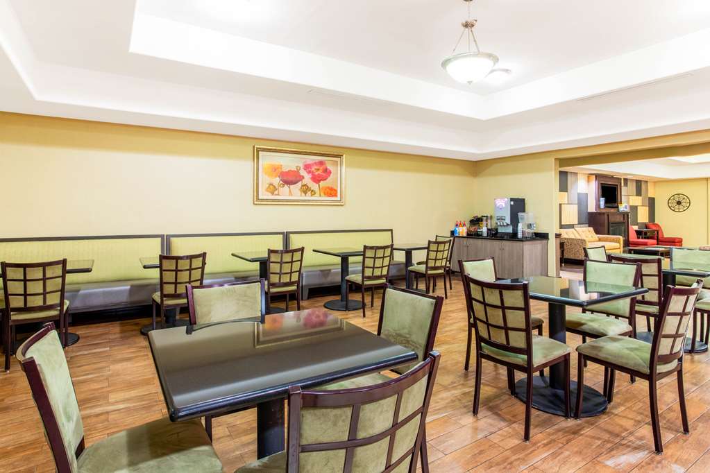 La Quinta Inn & Suites by Wyndham Ennis - photo 9