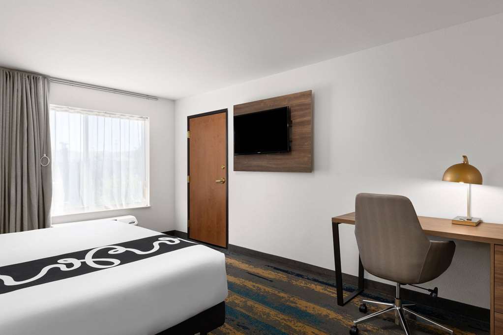 La Quinta Inn & Suites by Wyndham Kennewick - photo 52