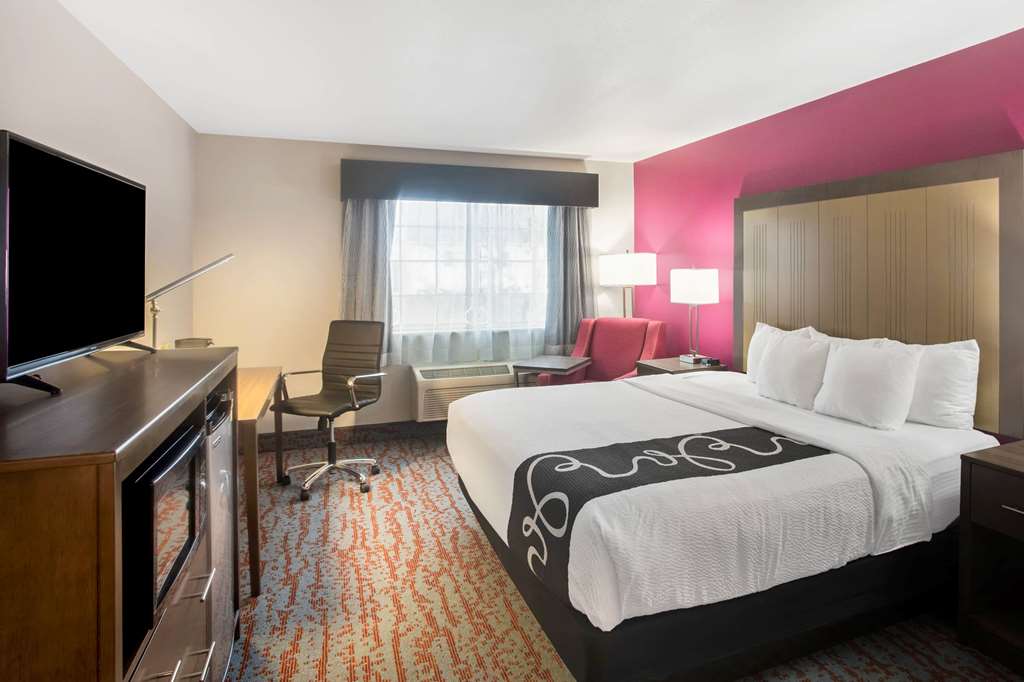 La Quinta Inn & Suites by Wyndham Fort Smith - photo 19