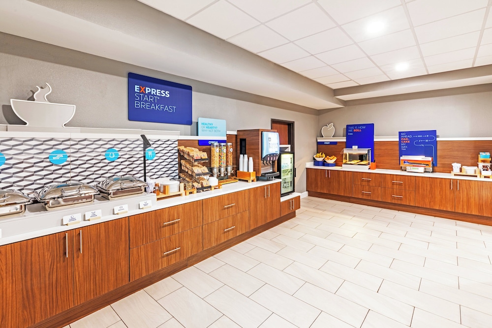 Holiday Inn Express & Suites Del Rio by IHG - photo 63