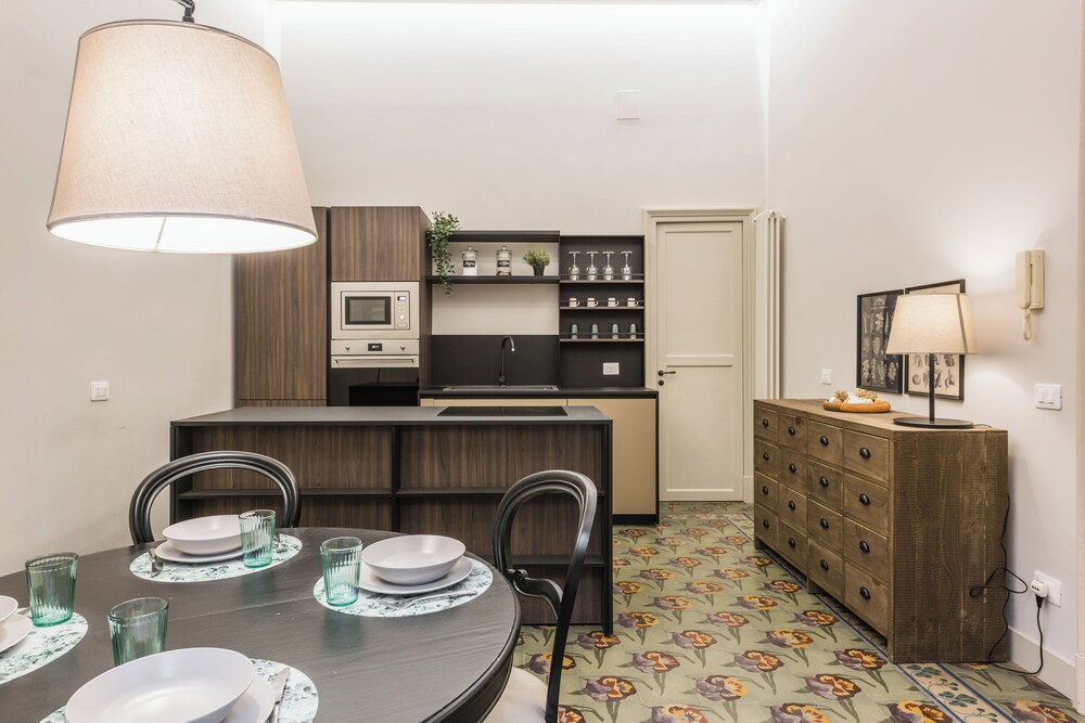 Mirone Suite Apartments Catania Centro — 4-Star Luxury Hotel in Catania, Italy