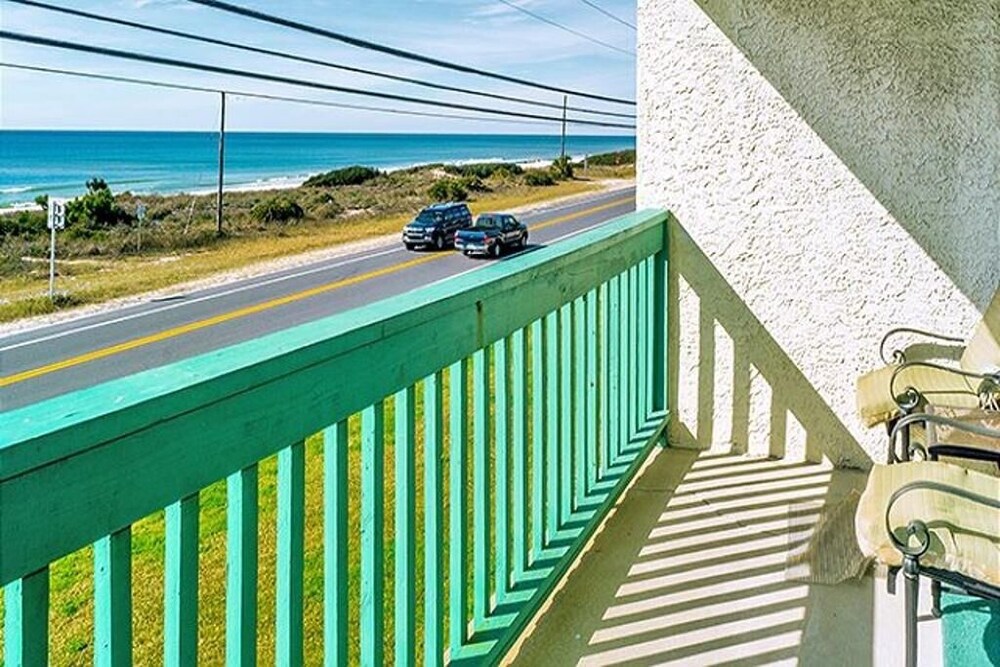 Emerald Shores Resort 2001 627850 by RedAwning - featured photo