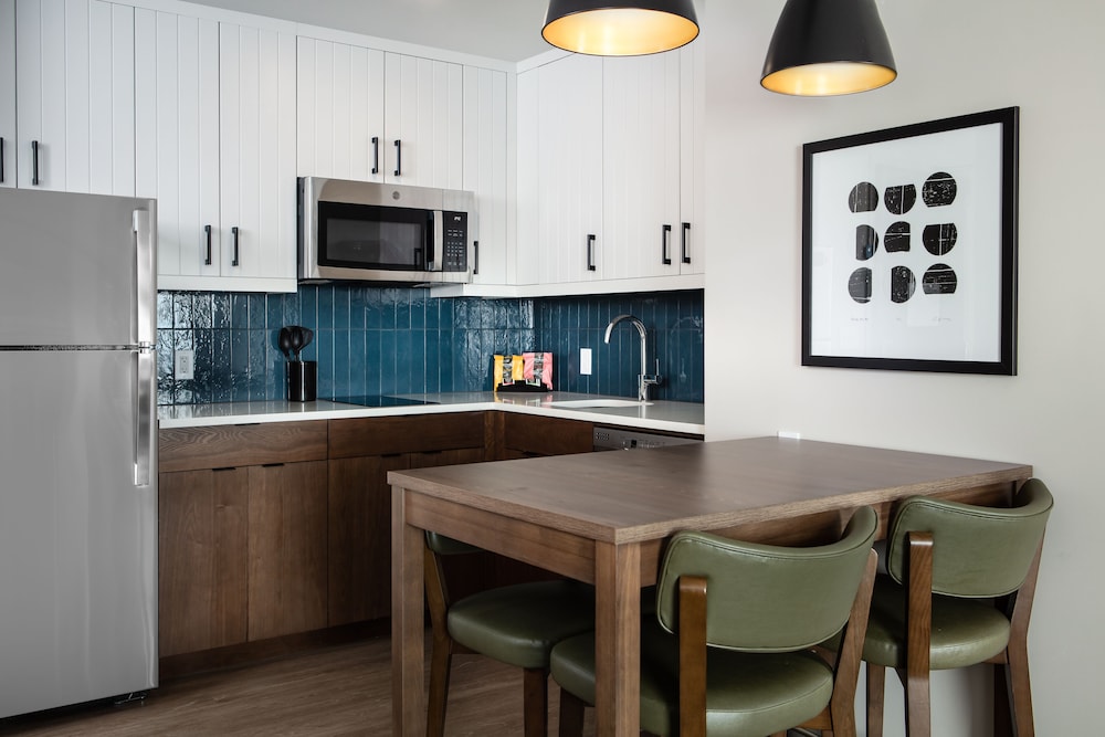Staybridge Suites Iowa City Coralville by IHG - photo 17