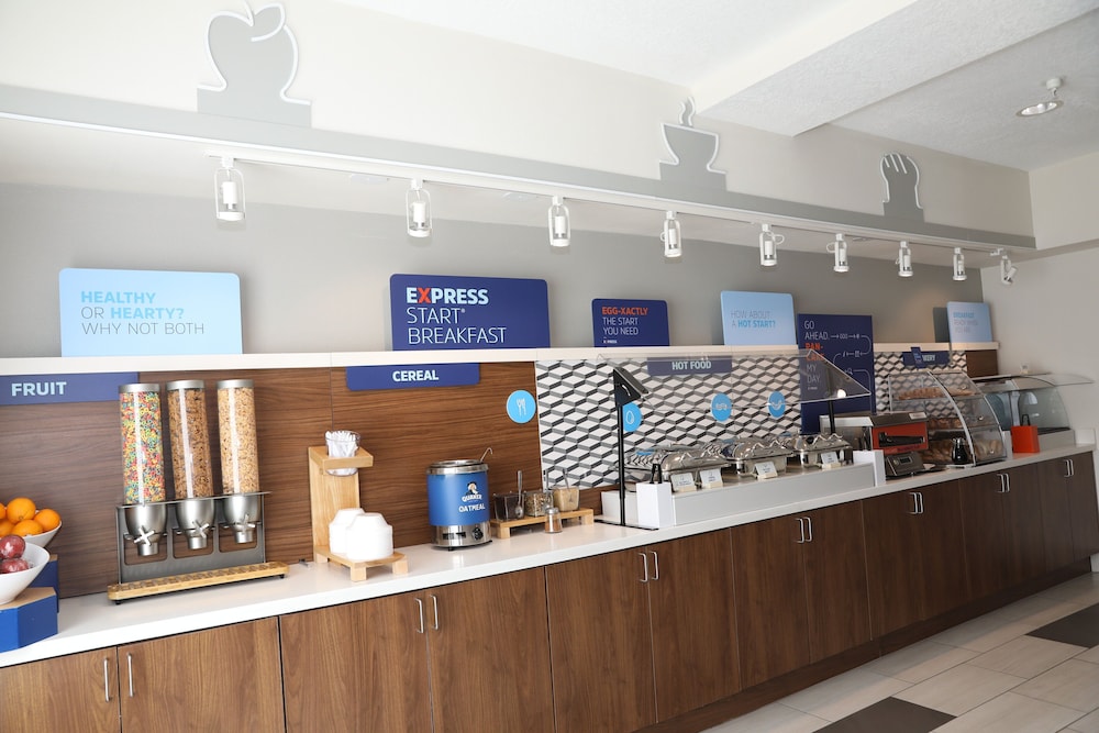 Holiday Inn Express Hotel & Suites Albuquerque Airport by IHG - photo 25