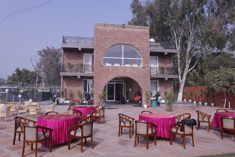 Ayaansh Resort Westin Sohna Complex 1 3 4 7 BHK in Sohna, India