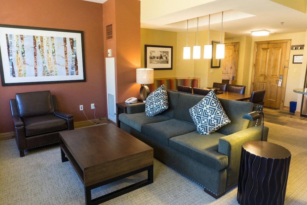Exquisite Condo Great for Families Ski in out by RedAwning Save 20 on 7 Nights — 4-Star Luxury Hotel in Bridgeport, United States