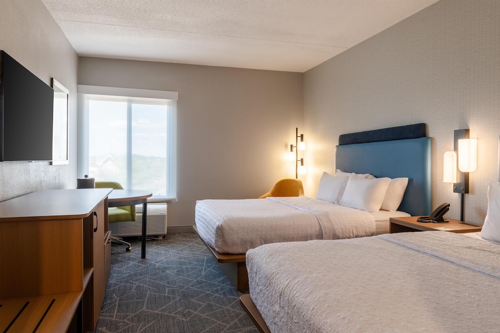 Hampton Inn Portsmouth Central - photo 11