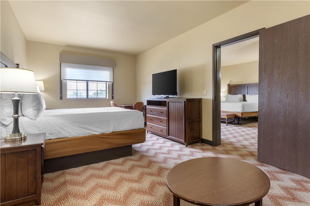 Best Western Plus Cimarron Hotel & Suites - photo 35
