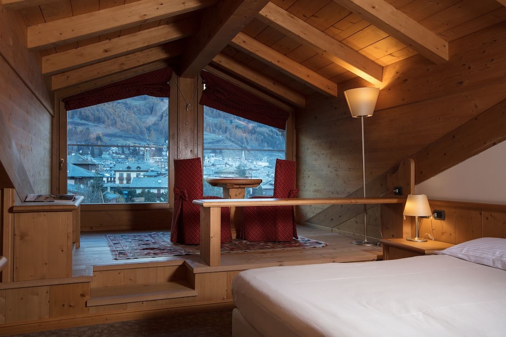 Miramonti Park Hotel — 4-Star Luxury Hotel in Bormio, Italy
