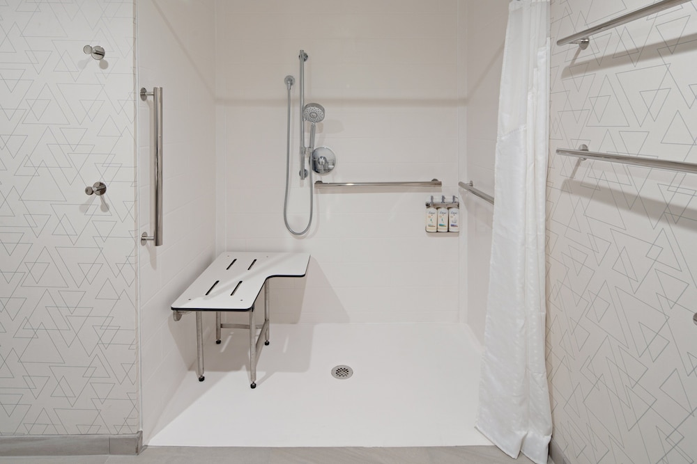 Holiday Inn Express and Suites Hollister by IHG - photo 27