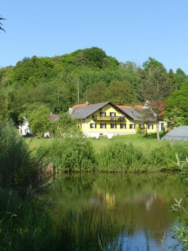 Frühstückspension Krump — 4-Star Luxury Hotel in Bad Waltersdorf, Austria