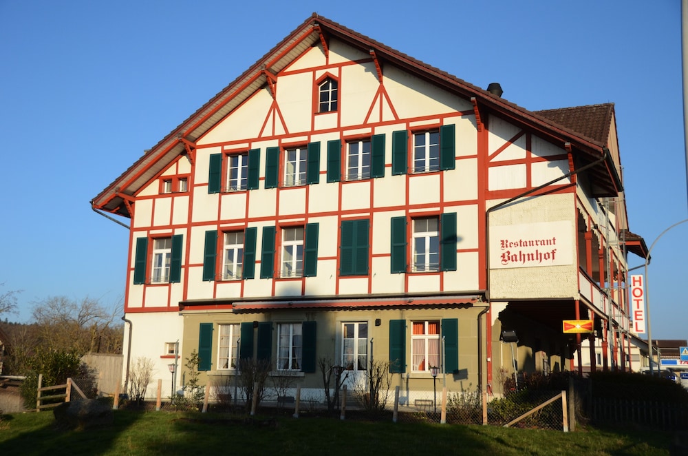 Hotel Bahnhof - carbon neutral hotel in Schupfen