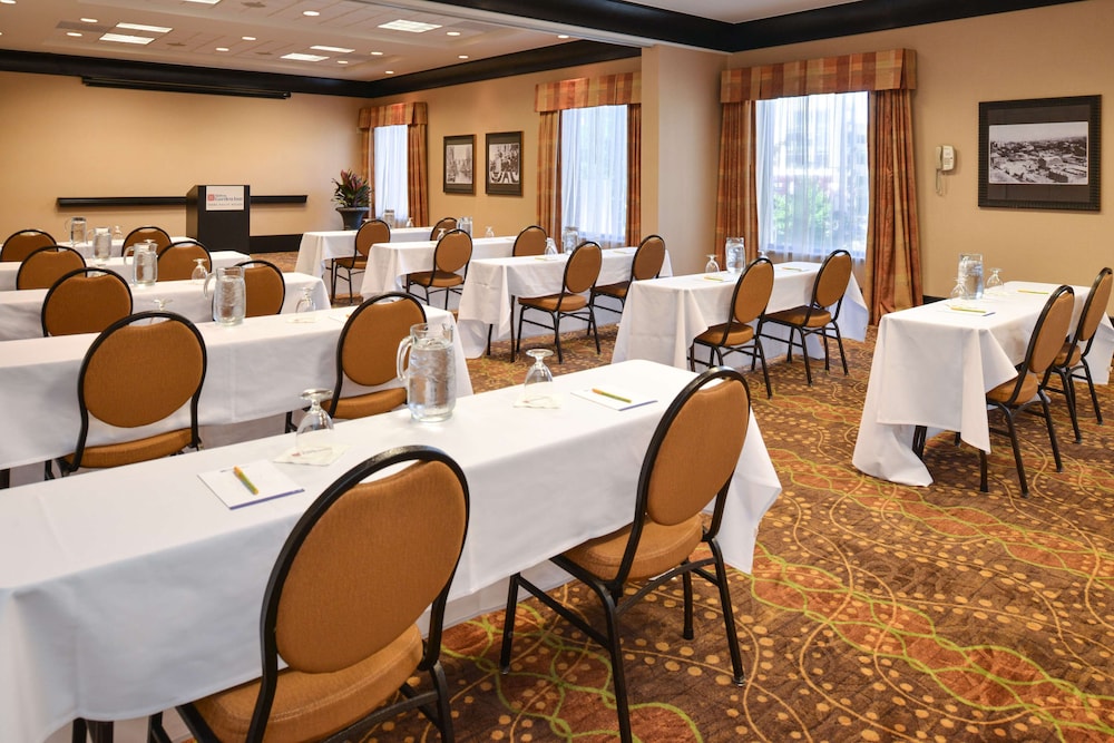 Hilton Garden Inn Terre Haute - photo 93