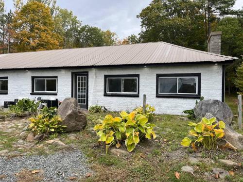Twin pines 3 — hotel in Northville