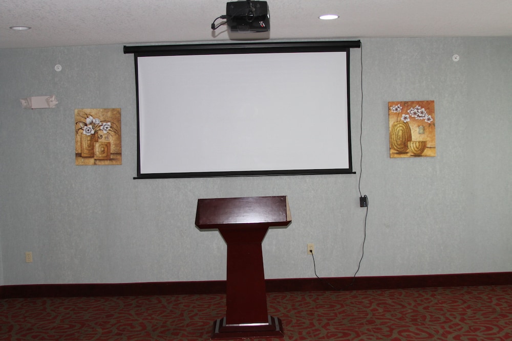 Red Roof Inn & Suites Detroit Melvindale Dearborn - photo 24