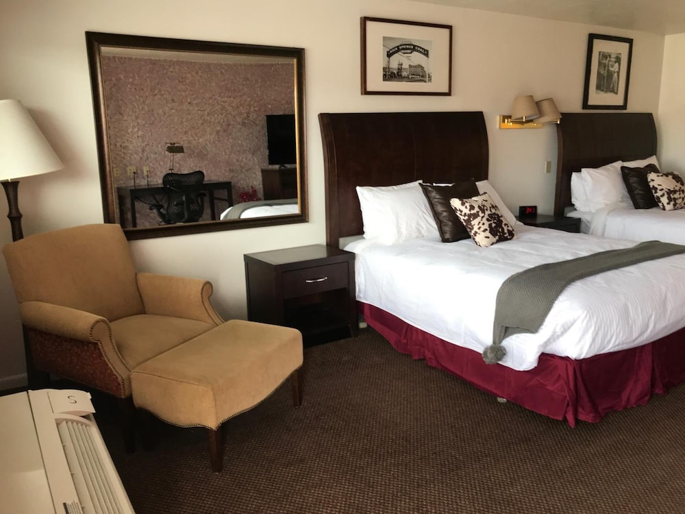 Country West Motel - photo 17