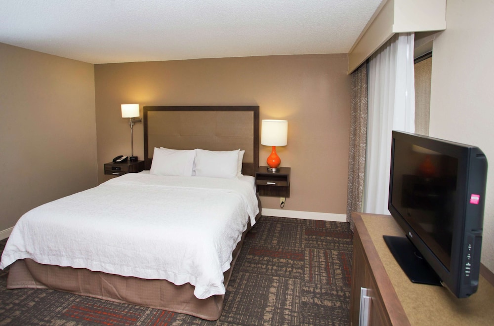 Hampton Inn & Suites Valdosta Conference Center - photo 56