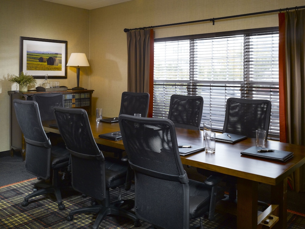 Green Mountain Suites Hotel - photo 21