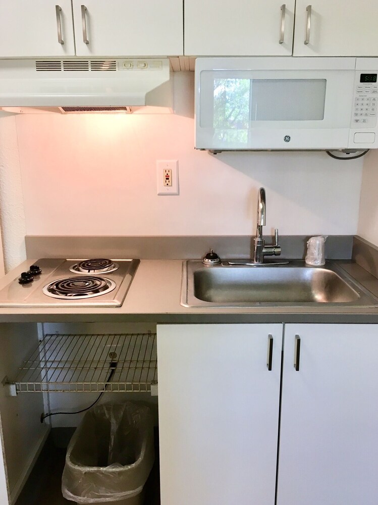 InTown Suites Extended Stay Nashville TN Hendersonville - photo 15