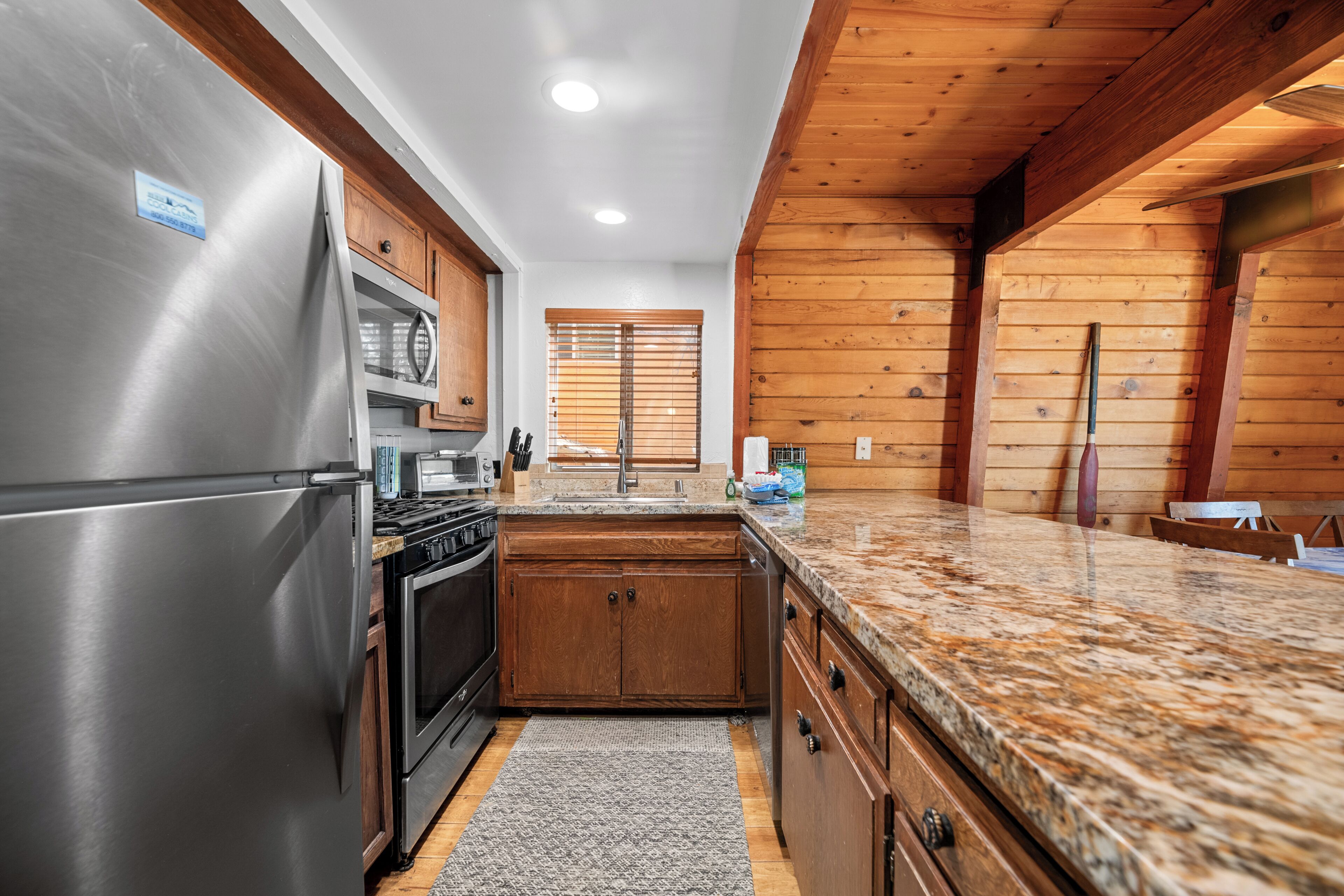 Bear Claw Inn - photo 18