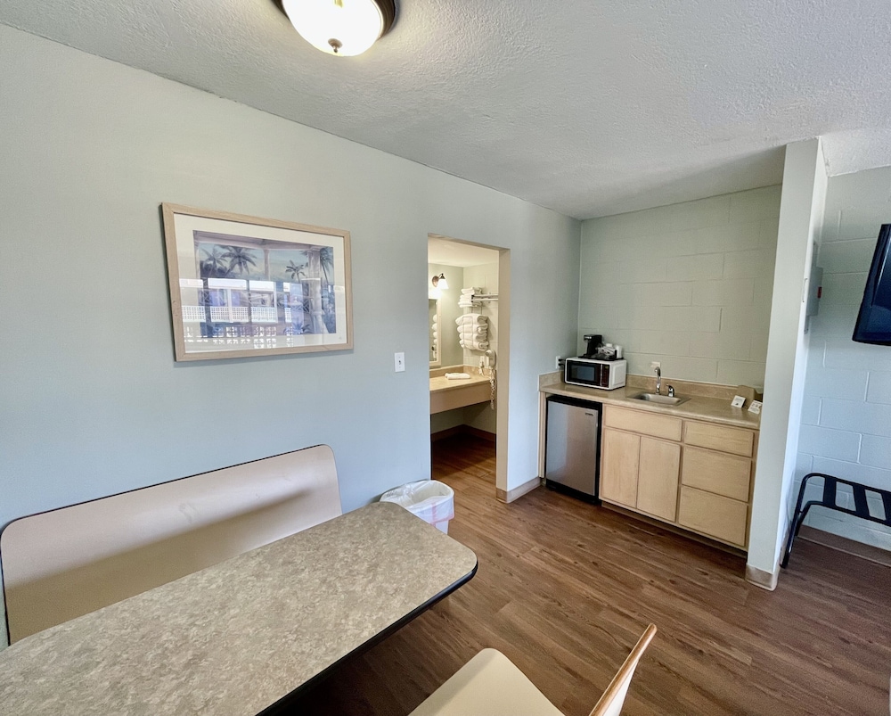 Buccaneer Inn - photo 32