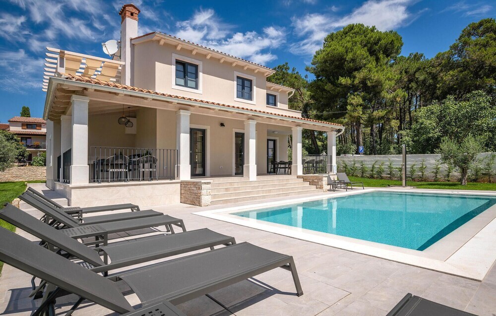 5 Bedroom Nice Home In Manjadvorci — 5-Star Luxury Hotel in Barban, Croatia