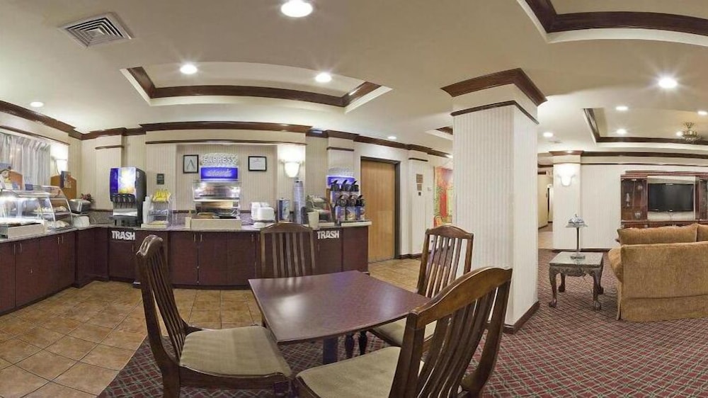 Holiday Inn Express Hotel & Suites Cleveland - photo 36