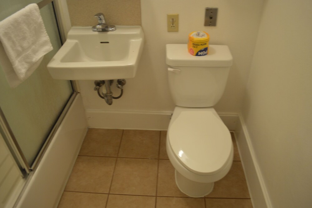 Columbus Motor Inn - photo 19
