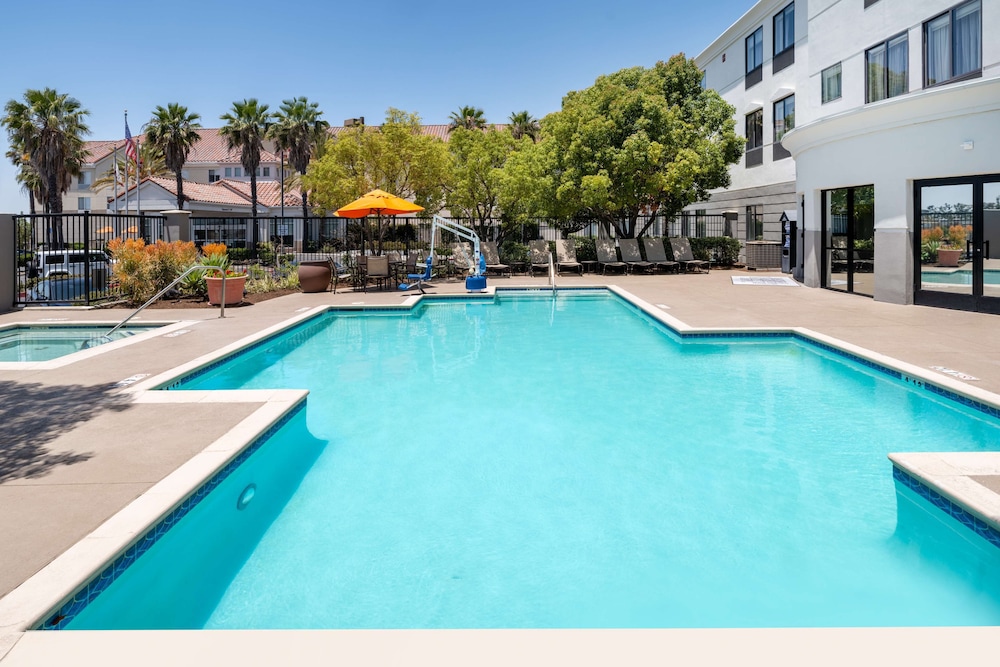 Hampton Inn by Hilton Irvine East Lake Forest - photo 25