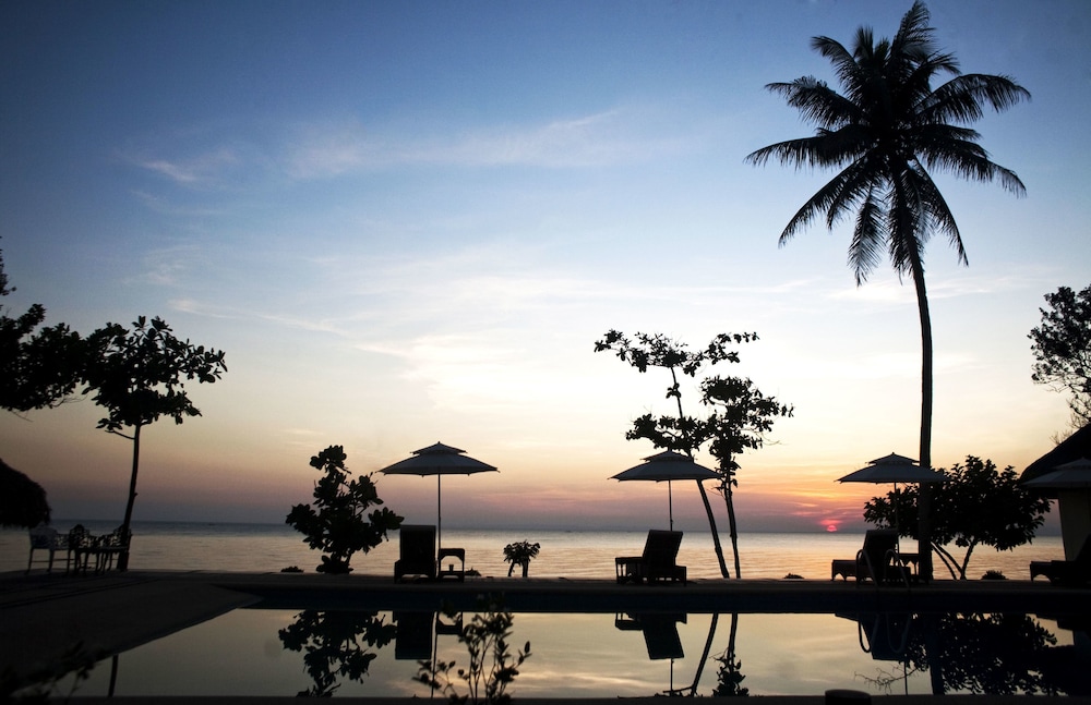 Vitton Beach Resort — Donsol