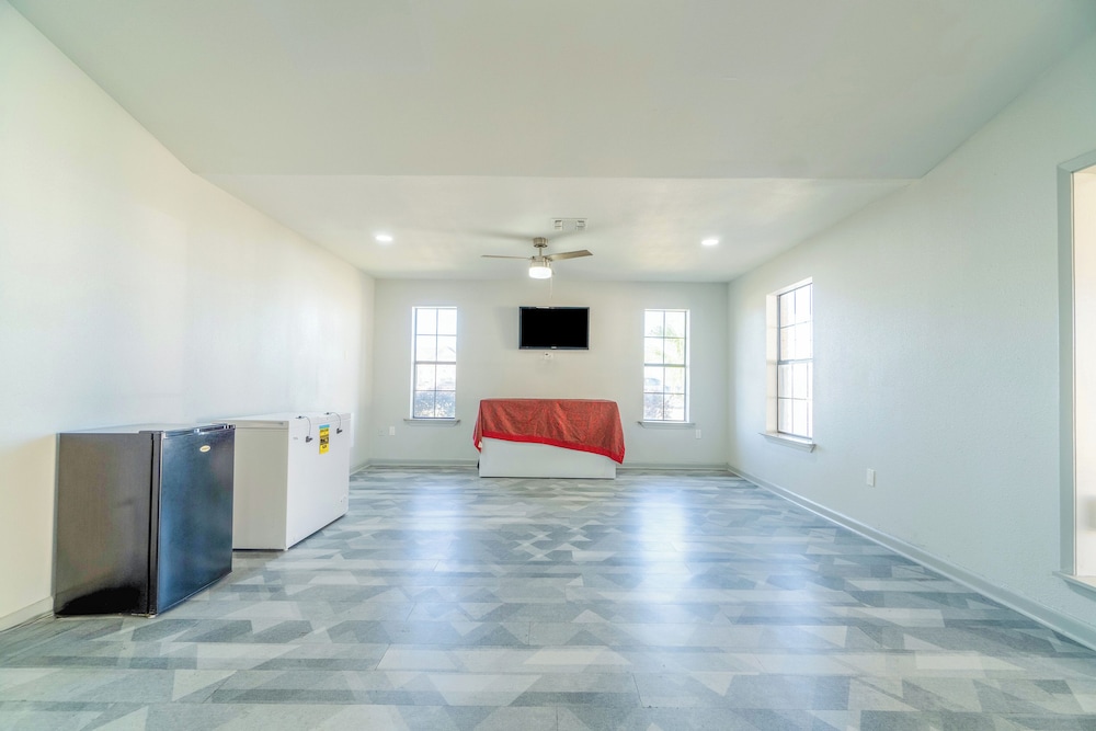 Pleasanton Executive Inn By OYO - photo 9