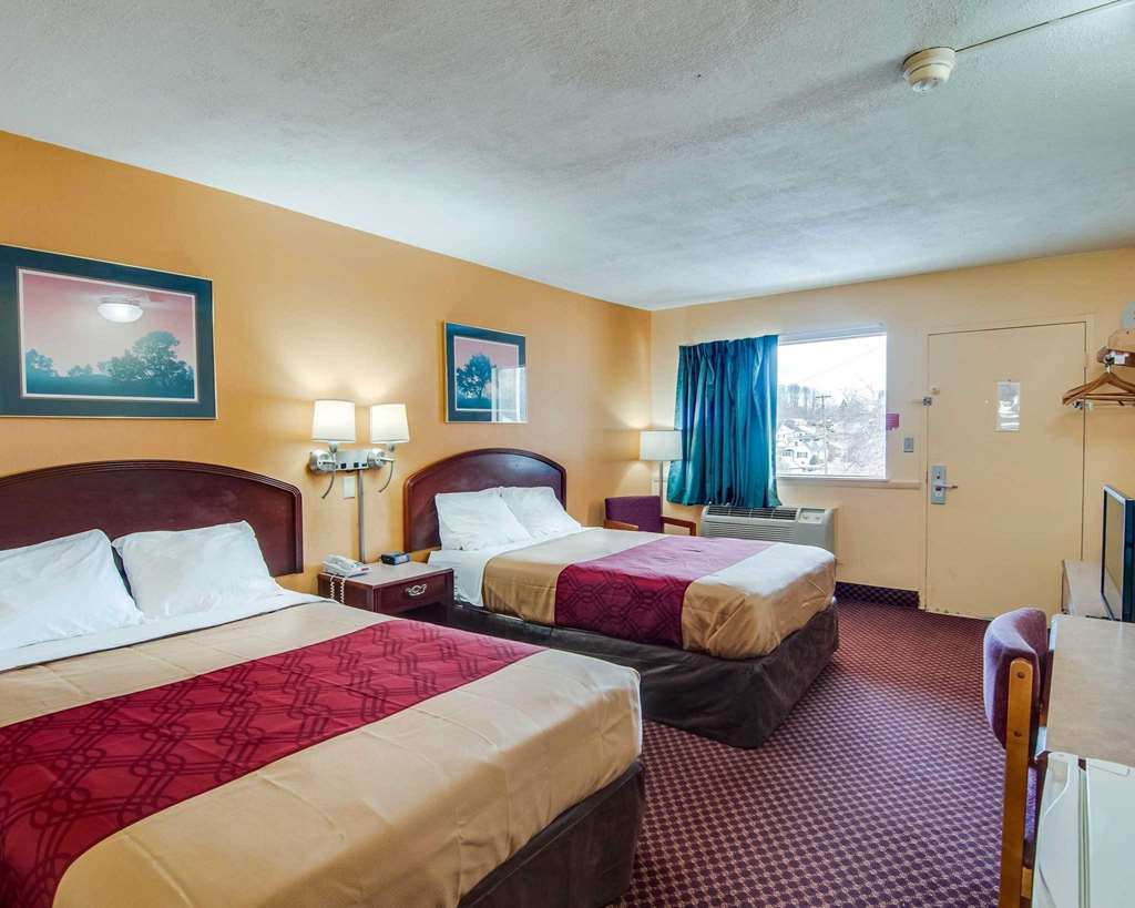 Econo Lodge Near Bluefield College - photo 7