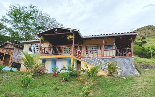 Hospedaje casa campestre — 4-Star Luxury Hotel in Roldanillo, Colombia