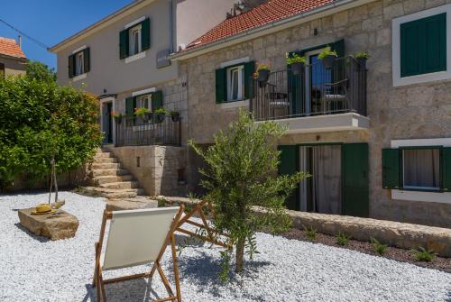 Bayne House — 4-Star Luxury Hotel in Cista Provo, Croatia