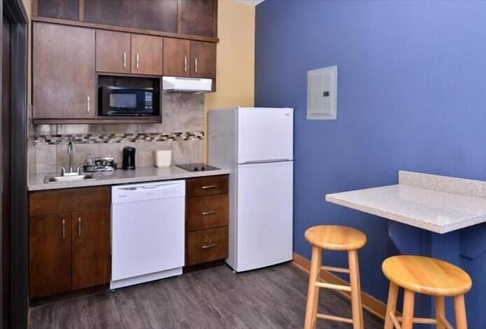 La Bonita Inn & Suites - photo 11
