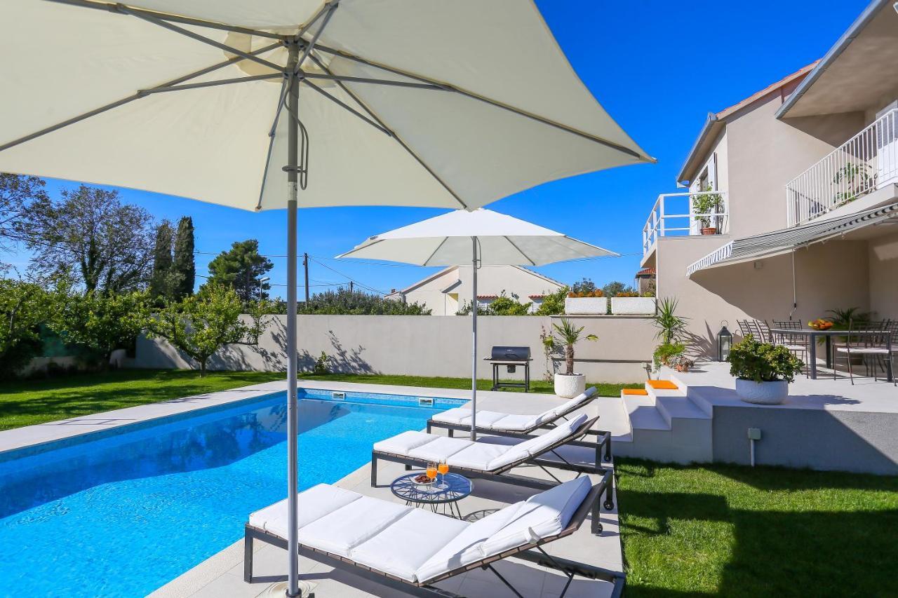 Villa Elysium Family House with Heated Pool — 4-Star Luxury Hotel in Kastel Kambelovac, Croatia