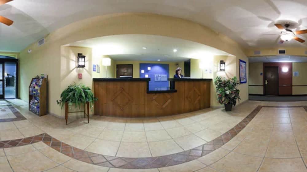 Holiday Inn Express Hotel & Suites Bishop an IHG Hotel - photo 2