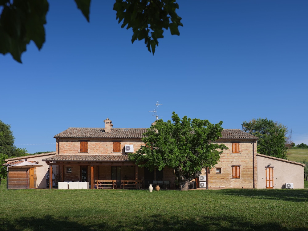 Casale Talevi - carbon neutral hotel in Cartoceto